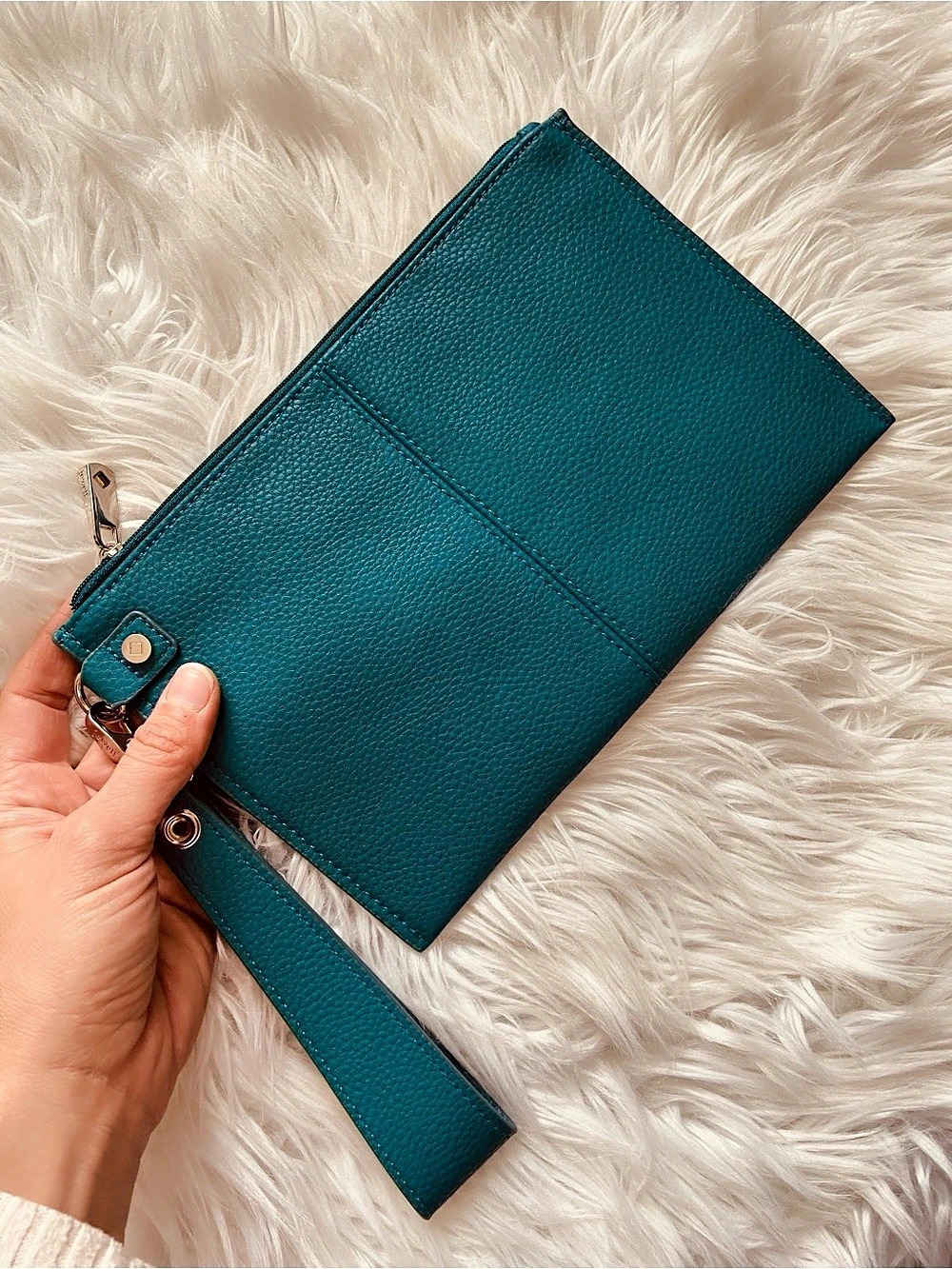 Jewell by Thirty-One Wristlet Clutch Teal/Turquoise Pebble Grain Faux Leather